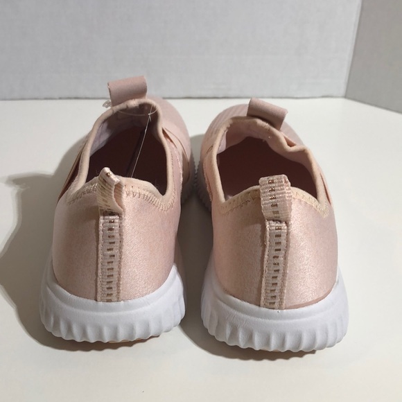 avia women's asymmetrical strap athletic shoe